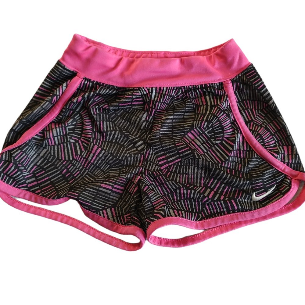 Girls Nike shorts pink w pattern 6x
